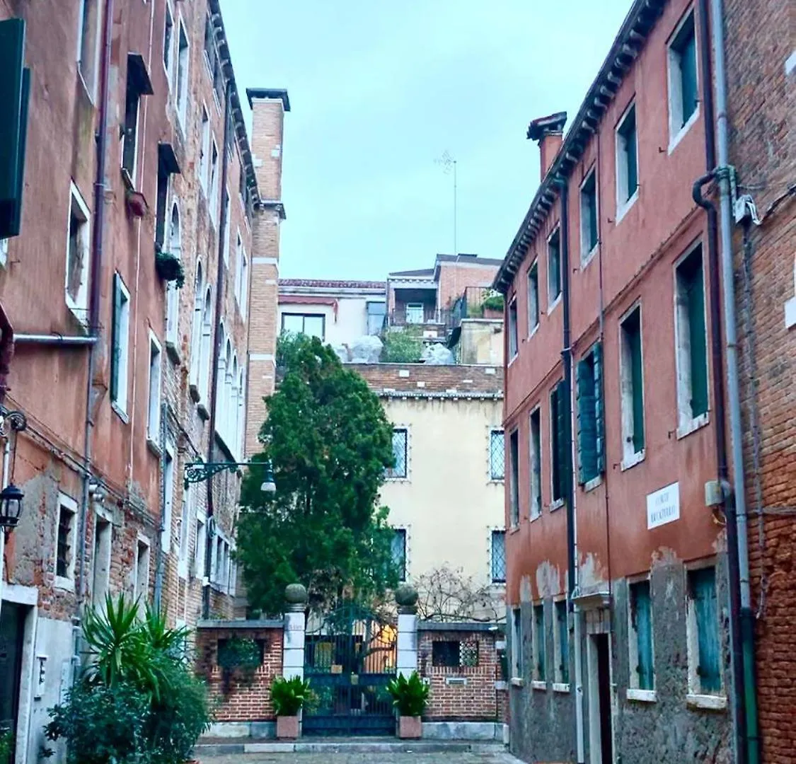 B&B Fortuny Venice Bed & Breakfast